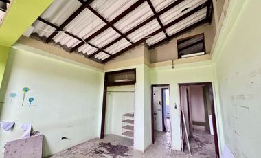 COSTA DE ORO: AMPLIO TERRENO CON CASA Y PALMERAS