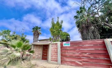 COSTA DE ORO: AMPLIO TERRENO CON CASA Y PALMERAS