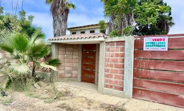 COSTA DE ORO: AMPLIO TERRENO CON CASA Y PALMERAS