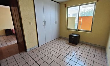 Departamento en RENTA dentro de coto sobre Boulevard Marcelino García Barragán