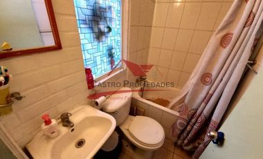 Hermosa Casa Dos Pisos, 5 Dormitorios, 2 Baños, Villa Tres Montes, Quilicura.