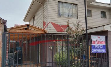 Hermosa Casa de Dos Pisos, 4 Dormitorios, 2 Baños, Villa Santa Luisa Norte, comuna de Quilicura.