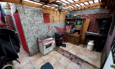 Hermosa Casa de Dos Pisos, 4 Dormitorios, 2 Baños, Villa Santa Luisa Norte, comuna de Quilicura.