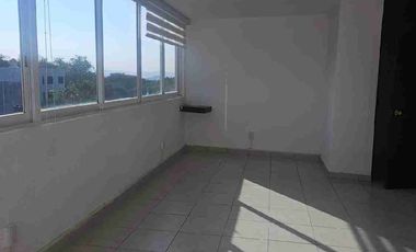 Oficina en renta en zona de alta conectividad y flujo de clientes constante.