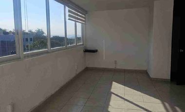 Oficina en renta en zona de alta conectividad y flujo de clientes constante.