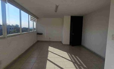 Oficina en renta en zona de alta conectividad y flujo de clientes constante.