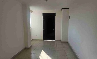 Oficina en renta en zona de alta conectividad y flujo de clientes constante.