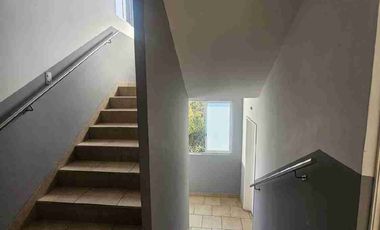 Oficina en renta en zona de alta conectividad y flujo de clientes constante.