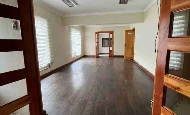 SE ARRIENDA PROPIEDAD DE 270 M2 CONSTRUIDOS  8 HABITACIONES 6 BAÑOS MUY CENTRAL EN UF 63 VIÑA DEL MAR