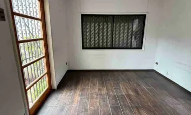 SE ARRIENDA PROPIEDAD DE 270 M2 CONSTRUIDOS  8 HABITACIONES 6 BAÑOS MUY CENTRAL EN UF 63 VIÑA DEL MAR