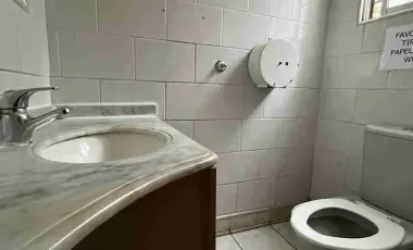 SE ARRIENDA PROPIEDAD DE 270 M2 CONSTRUIDOS  8 HABITACIONES 6 BAÑOS MUY CENTRAL EN UF 63 VIÑA DEL MAR