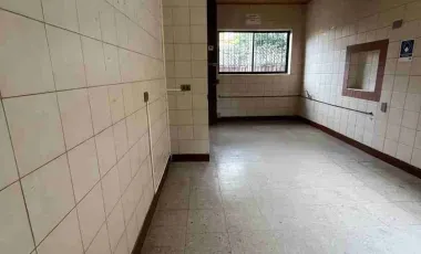 SE ARRIENDA PROPIEDAD DE 270 M2 CONSTRUIDOS  8 HABITACIONES 6 BAÑOS MUY CENTRAL EN UF 63 VIÑA DEL MAR