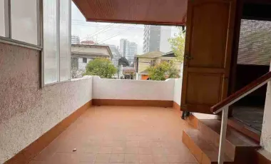 SE ARRIENDA PROPIEDAD DE 270 M2 CONSTRUIDOS  8 HABITACIONES 6 BAÑOS MUY CENTRAL EN UF 63 VIÑA DEL MAR