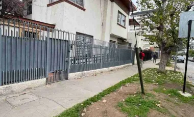 SE ARRIENDA PROPIEDAD DE 270 M2 CONSTRUIDOS  8 HABITACIONES 6 BAÑOS MUY CENTRAL EN UF 63 VIÑA DEL MAR