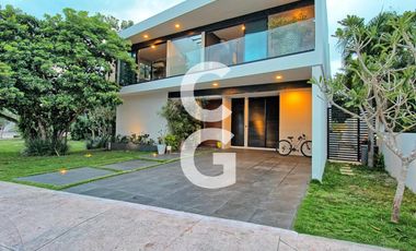 Casa en Venta en Cancún en Residencial Lagos del sol Amueblado con Alberca, Jardín y 4 Recámaras