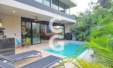 Casa en Venta en Cancún en Residencial Lagos del sol Amueblado con Alberca, Jardín y 4 Recámaras