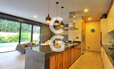 Casa en Venta en Cancún en Residencial Lagos del sol Amueblado con Alberca, Jardín y 4 Recámaras