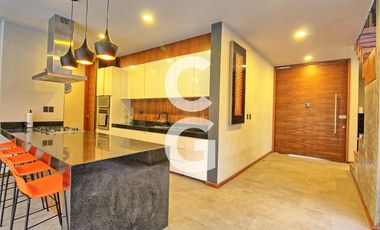 Casa en Venta en Cancún en Residencial Lagos del sol Amueblado con Alberca, Jardín y 4 Recámaras