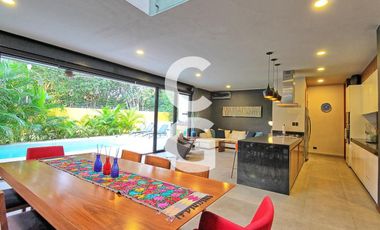 Casa en Venta en Cancún en Residencial Lagos del sol Amueblado con Alberca, Jardín y 4 Recámaras