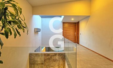 Casa en Venta en Cancún en Residencial Lagos del sol Amueblado con Alberca, Jardín y 4 Recámaras