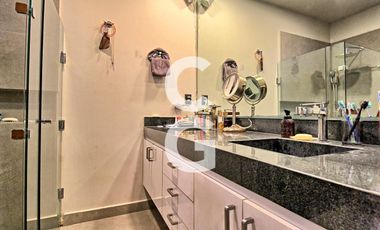 Casa en Venta en Cancún en Residencial Lagos del sol Amueblado con Alberca, Jardín y 4 Recámaras