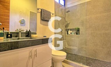 Casa en Venta en Cancún en Residencial Lagos del sol Amueblado con Alberca, Jardín y 4 Recámaras