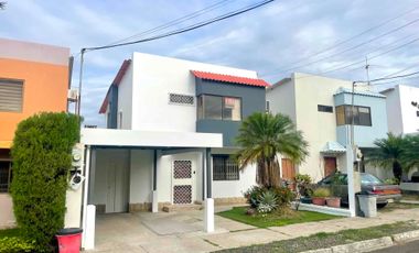 En Manta se Alquila Casa Remodelada de 3 Dormitiorios. Sector Sur-Urbanizacion Ciudad del Sol