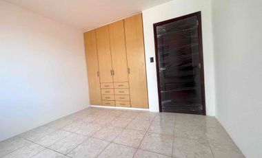 En Manta se Alquila Casa Remodelada de 3 Dormitiorios. Sector Sur-Urbanizacion Ciudad del Sol