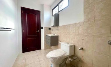 En Manta se Alquila Casa Remodelada de 3 Dormitiorios. Sector Sur-Urbanizacion Ciudad del Sol