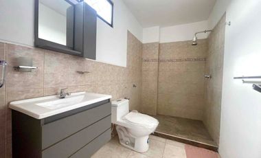 En Manta se Alquila Casa Remodelada de 3 Dormitiorios. Sector Sur-Urbanizacion Ciudad del Sol