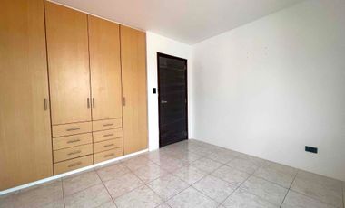 En Manta se Alquila Casa Remodelada de 3 Dormitiorios. Sector Sur-Urbanizacion Ciudad del Sol