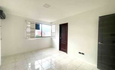 En Manta se Alquila Casa Remodelada de 3 Dormitiorios. Sector Sur-Urbanizacion Ciudad del Sol