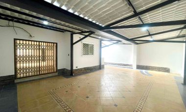 En Manta se Alquila Casa Remodelada de 3 Dormitiorios. Sector Sur-Urbanizacion Ciudad del Sol