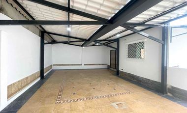 En Manta se Alquila Casa Remodelada de 3 Dormitiorios. Sector Sur-Urbanizacion Ciudad del Sol