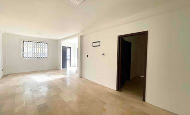 En Manta se Alquila Casa Remodelada de 3 Dormitiorios. Sector Sur-Urbanizacion Ciudad del Sol