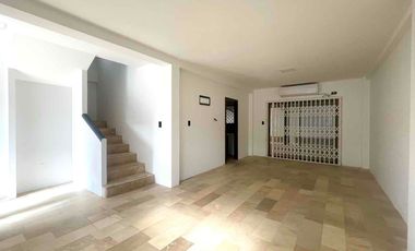 En Manta se Alquila Casa Remodelada de 3 Dormitiorios. Sector Sur-Urbanizacion Ciudad del Sol