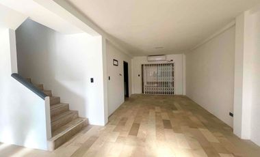 En Manta se Alquila Casa Remodelada de 3 Dormitiorios. Sector Sur-Urbanizacion Ciudad del Sol