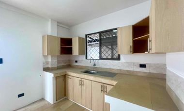 En Manta se Alquila Casa Remodelada de 3 Dormitiorios. Sector Sur-Urbanizacion Ciudad del Sol