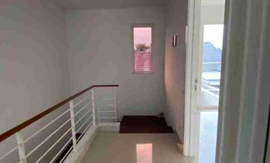 disewakan rumah dua lantai grand harvest wiyung