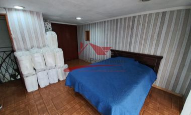 Casa de Dos Pisos con 4 Dormitorios, 1 Baño, Villa Santa Teresita, Comuna de Quilicura
