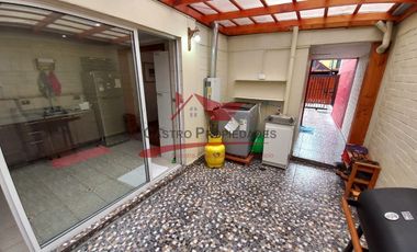 Hermosa Casa de Dos Pisos Ampliada con 2 Dormitorios, 1 Baño, Villa Los Jardines, Comuna de Quilicura.