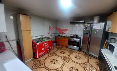 Hermosa Casa Dos Pisos Ampliada sin Regularizar, 4 Dormitorios, 2 Baños, Villa Los Cipreses, comuna de Quilicura