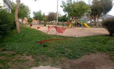 Hermosa Casa Dos Pisos Ampliada sin Regularizar, 4 Dormitorios, 2 Baños, Villa Los Cipreses, comuna de Quilicura