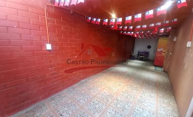 Hermosa Casa Dos Pisos Ampliada sin Regularizar, 4 Dormitorios, 2 Baños, Villa Los Cipreses, comuna de Quilicura