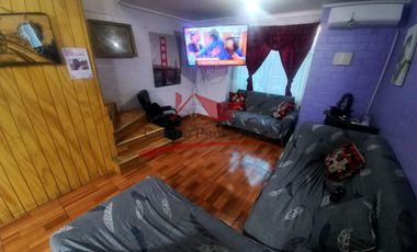 Hermosa Casa Dos Pisos Ampliada sin Regularizar, 4 Dormitorios, 2 Baños, Villa Los Cipreses, comuna de Quilicura