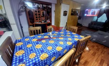 Hermosa Casa Dos Pisos Ampliada sin Regularizar, 4 Dormitorios, 2 Baños, Villa Los Cipreses, comuna de Quilicura