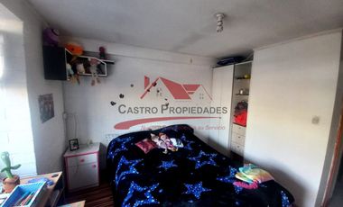 Hermosa Casa Dos Pisos Ampliada sin Regularizar, 4 Dormitorios, 2 Baños, Villa Los Cipreses, comuna de Quilicura