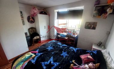 Hermosa Casa Dos Pisos Ampliada sin Regularizar, 4 Dormitorios, 2 Baños, Villa Los Cipreses, comuna de Quilicura