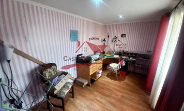 Hermosa Casa Dos Pisos Ampliada sin Regularizar, 4 Dormitorios, 2 Baños, Villa Los Cipreses, comuna de Quilicura