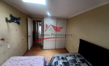 Hermosa Casa Dos Pisos Ampliada sin Regularizar, 4 Dormitorios, 2 Baños, Villa Los Cipreses, comuna de Quilicura